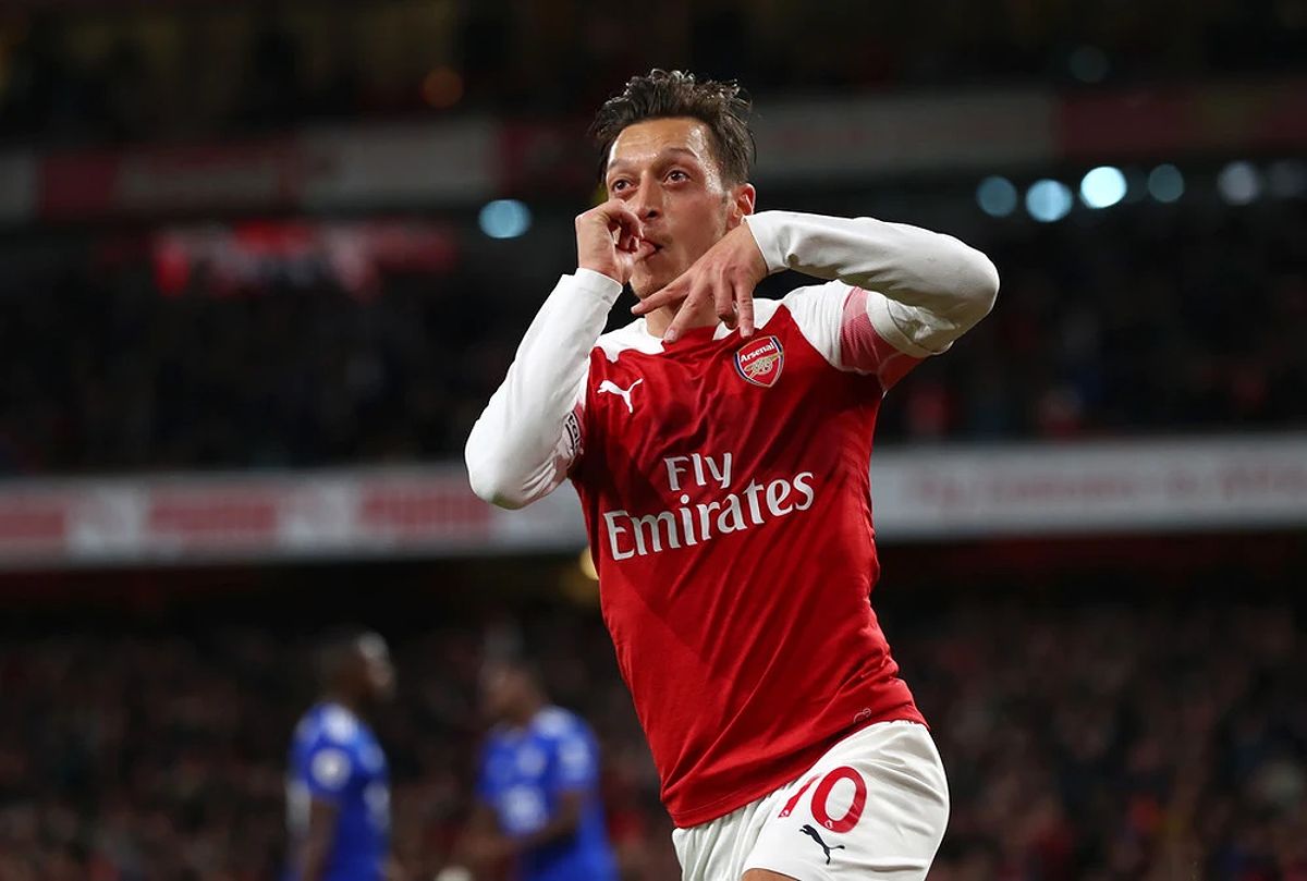 Mesut Oezil từ chối hợp đồng 1 triệu bảng/tuần để ở lại Arsenal