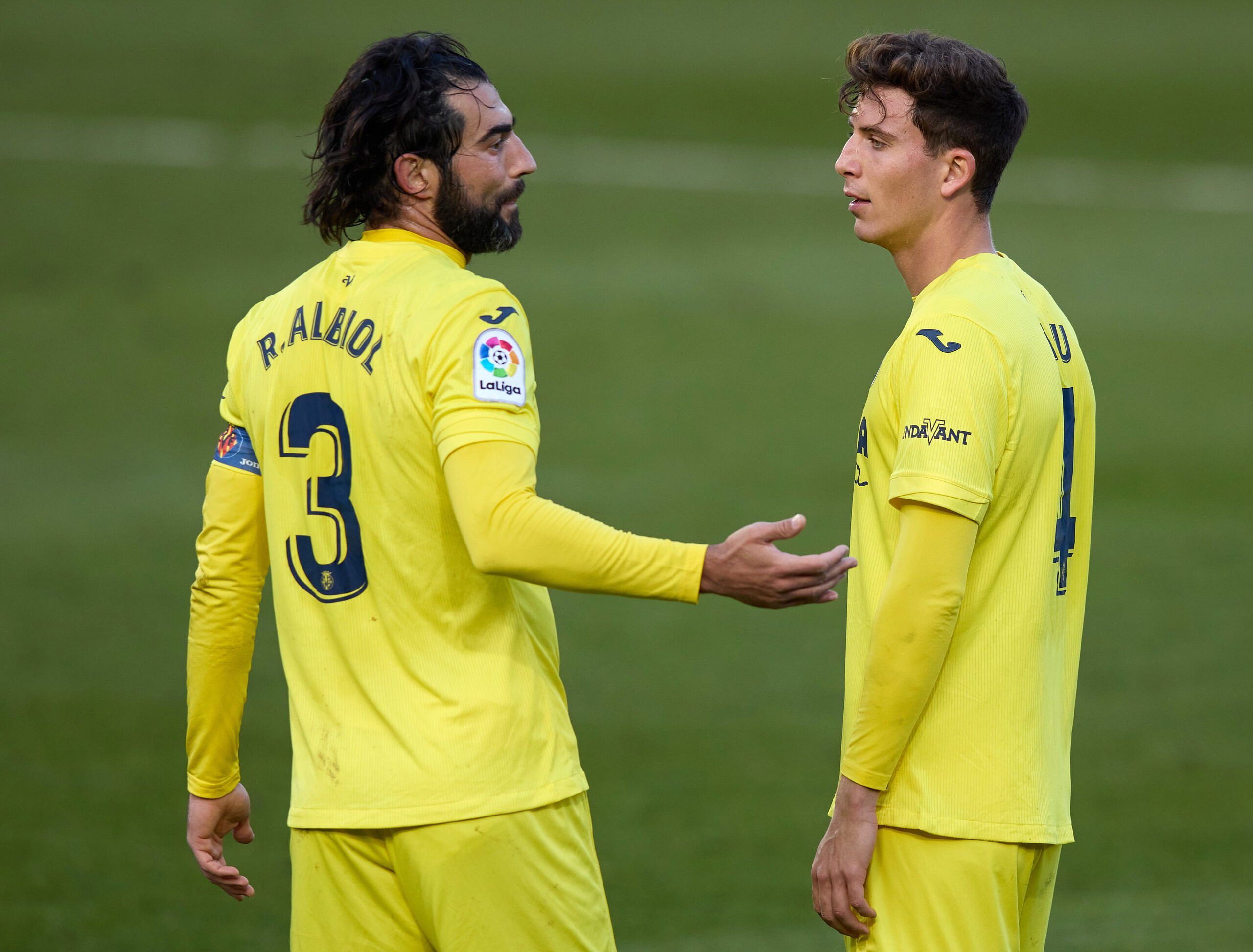 Pau Torres và Raul Albiol trong màu áo Villarreal