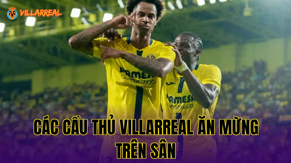 Các cầu thủ Villarreal ăn mừng trên sân