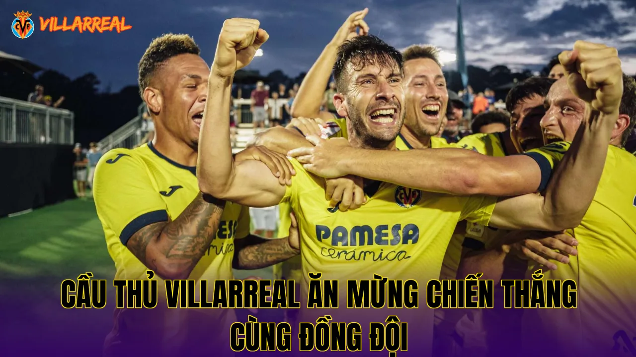 Cầu thủ Villarreal ăn mừng chiến thắng cùng đồng đội