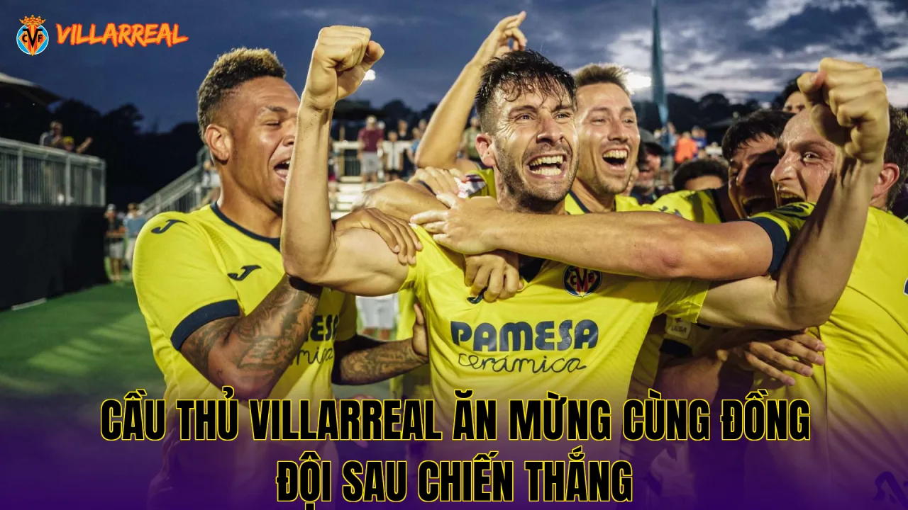 Cầu thủ Villarreal ăn mừng cùng đồng đội sau chiến thắng